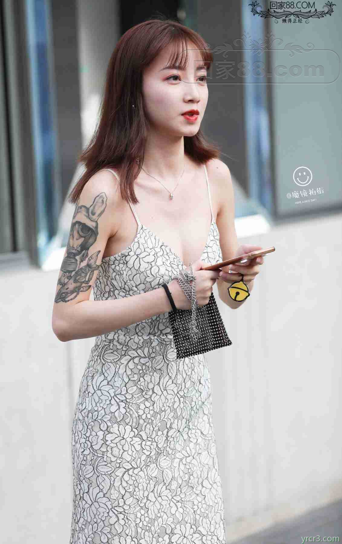 超长美腿_真正的齐逼短裤_露着半个臀就出门了【21P】