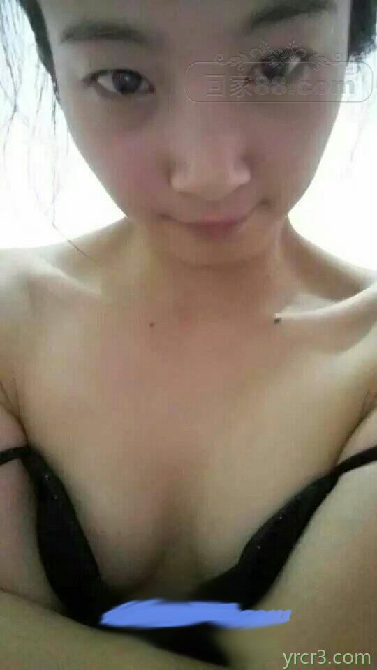 奶头黑黑挺立的大学生妹子露脸，小骚货床上配合度很高【29P】