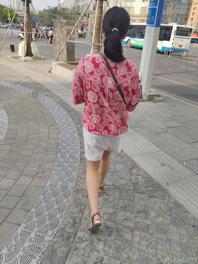 前几年去四川旅游，趁老婆不在，我悄悄约了炮友 【12P】