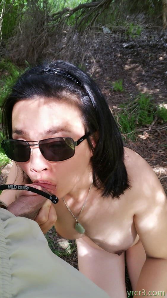 【双蛋】只带个墨镜有人能认出我肉肉的大奶老婆吗，野外露出口爆一下【13P】