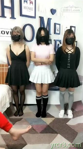 黑丝美乳高校三姐妹为还贷被啪啪翘美臀挨个操逼紧人俏【12P】