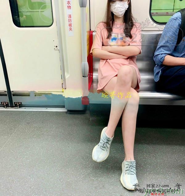 婉芳出品-一路逛清纯反差，喜欢角色、露出、各种服务【24P】
