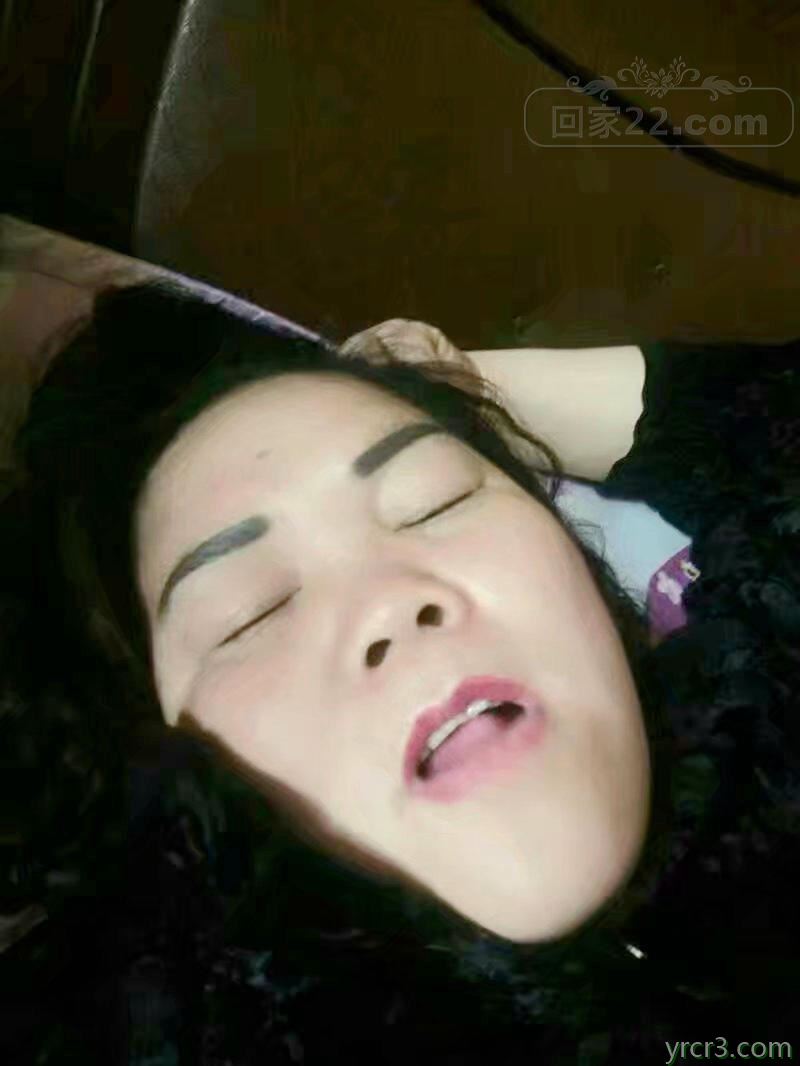 大妈求我灌点精，我义不容辞答应了。大妈阴道滋润了我也满足了【12P】