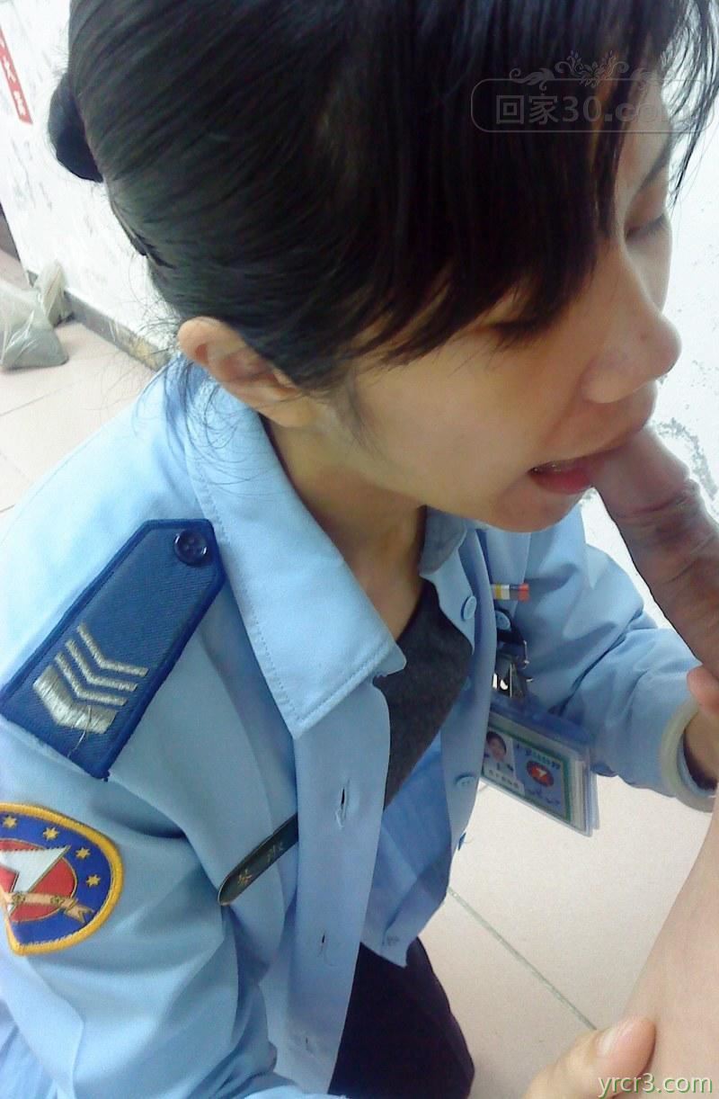 穿制服的淫荡少妇有非常饥渴了呢，不停的含鸡巴【11P】