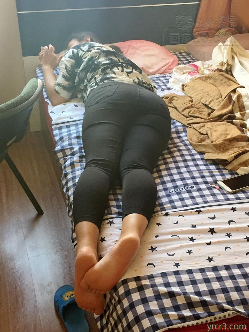保洁大姐说已经好长时间没吃男人的鸡巴了，你的好吃快射给我吧【18P】