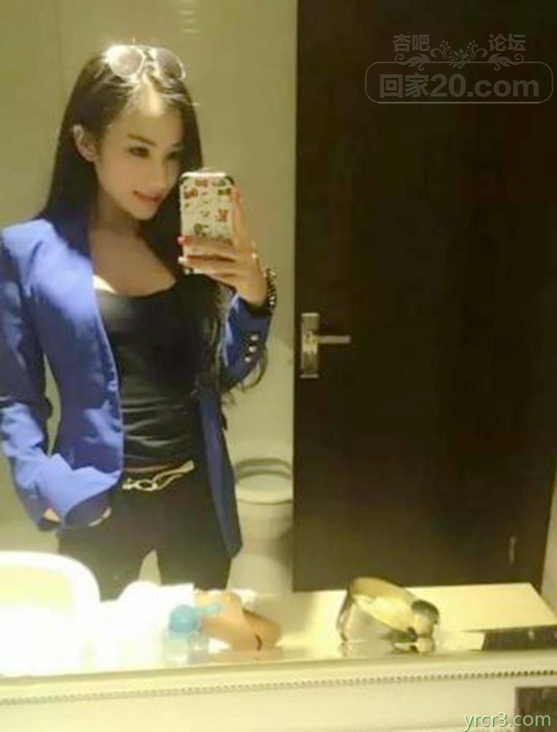 关上门的一刻，我们的唇就吻在了一起，炽热而深情，紧紧地相拥，【20P】