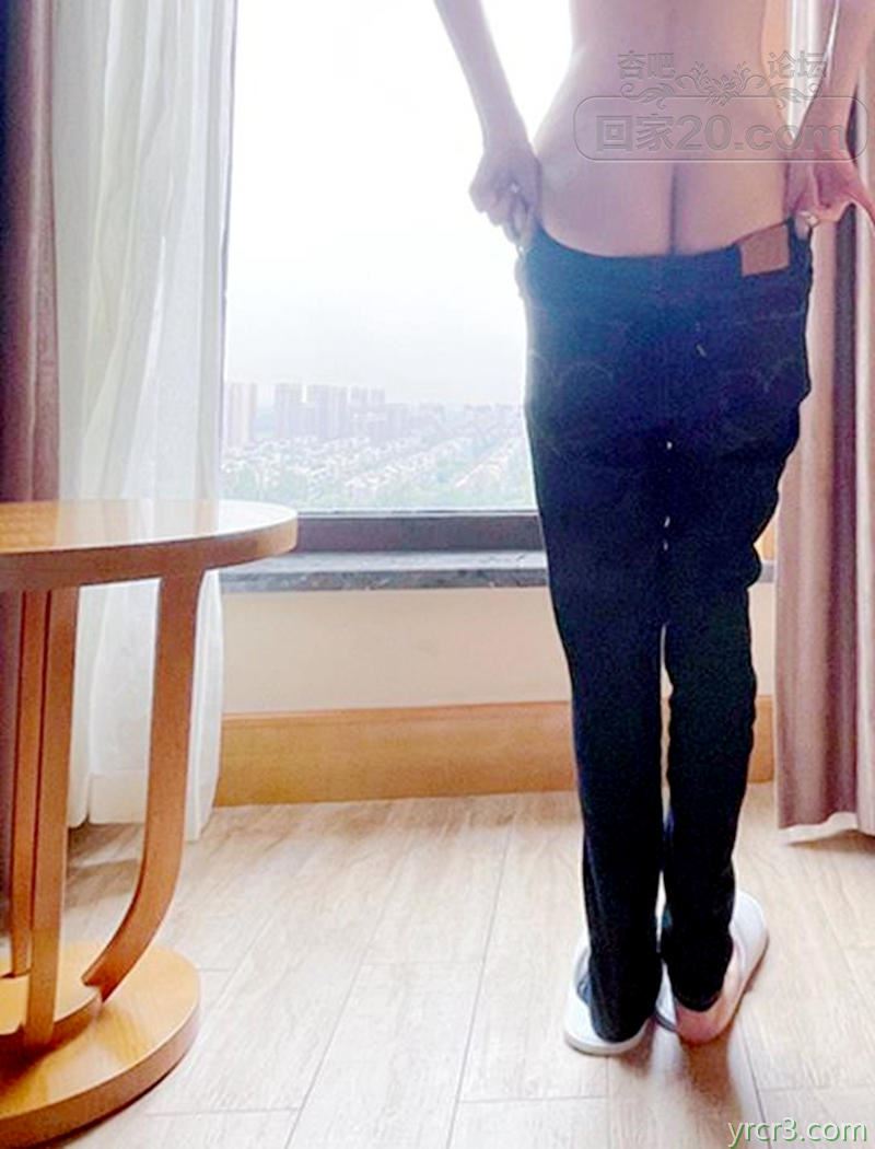 没有交配之前我突然想抠出点蜜汁尝尝，然后再操【11P】