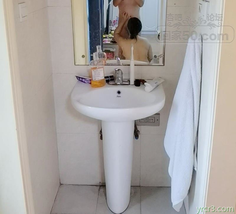 如狼似虎的年纪还会搞难度高的交配动作，我只想把她的欲火烧得更旺【24P】