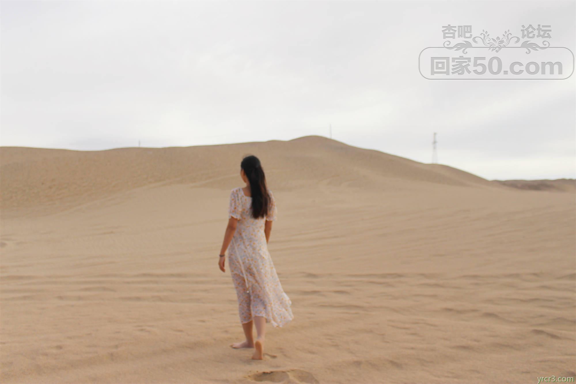 带上大长腿性感媳妇去旅游，还偷偷带着jk服，真有情趣【30P】