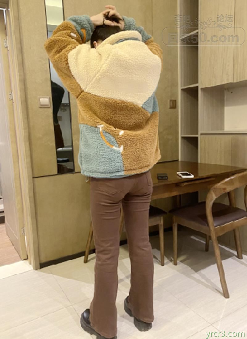 大学的女同学虽然不是一个系的，但是也经常眉来眼去，这次微信加了她【18P】