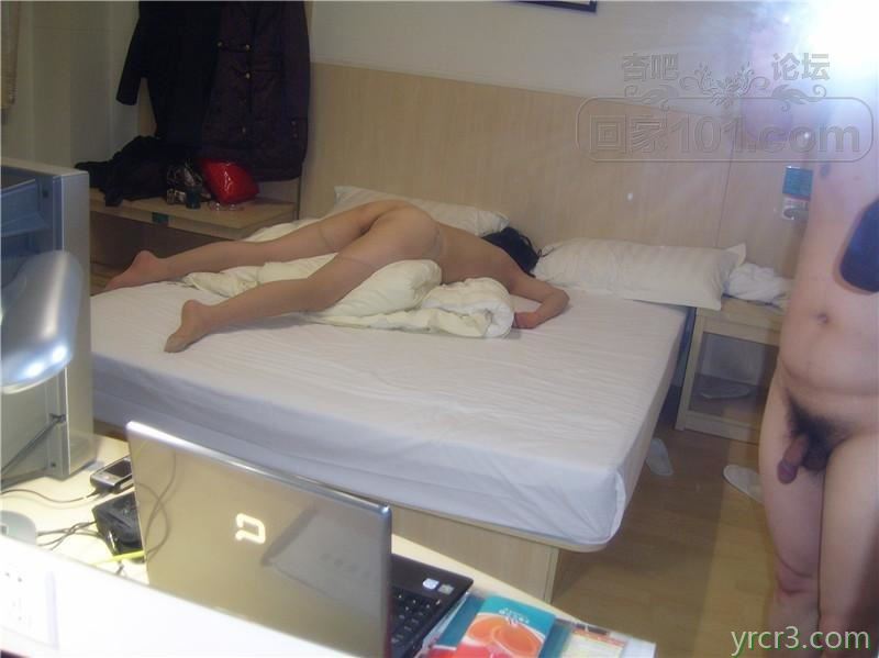 醉的不省人事的丝袜人妻带到酒店好好来一炮　【13P】