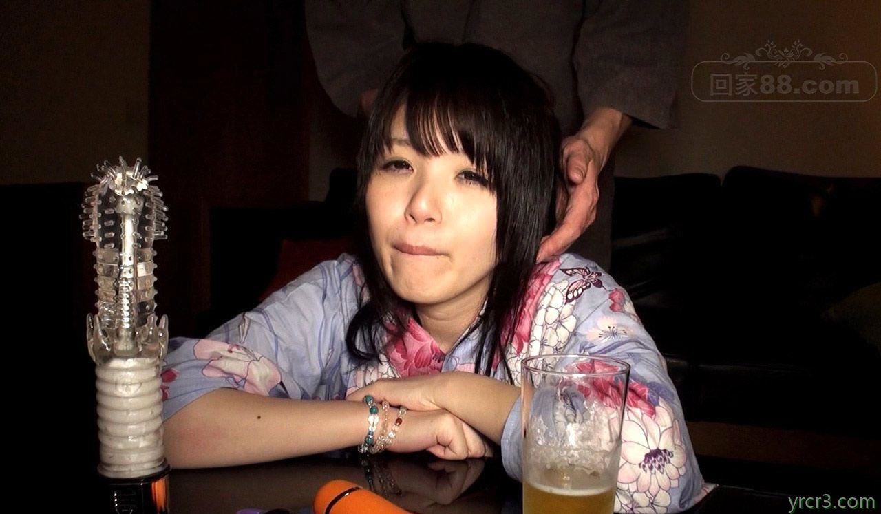 【双节】寂寞女同事半夜自慰受不了就跑开男同事房间要求狠狠操她【20P】