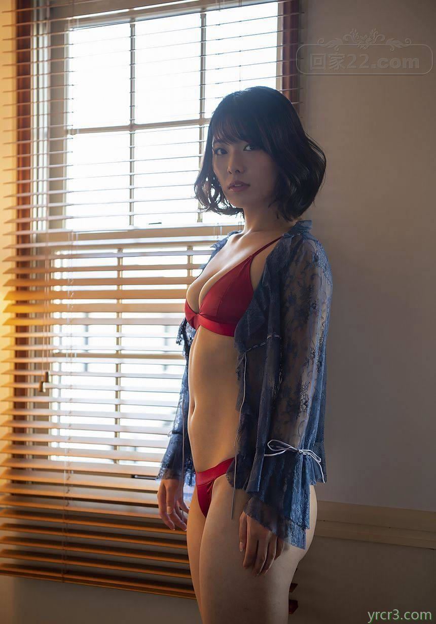 夜晚降临红色内衣美少妇台灯下露出肥白大奶阴毛浓【18P】