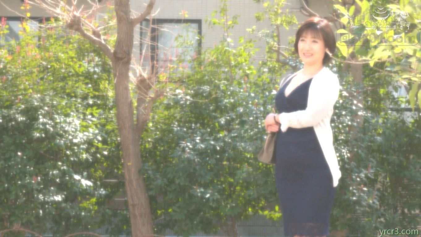 五十路丰盈人妻蓝色床上肉体被精壮小伙玩操【27P】