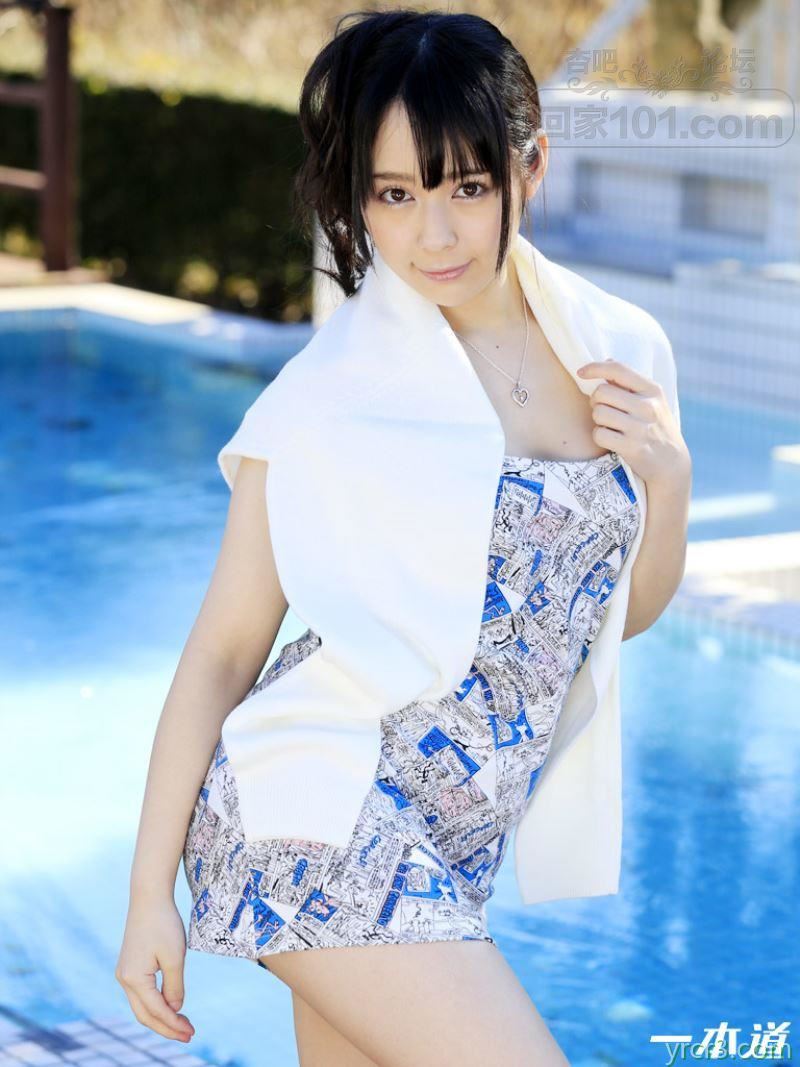 泳池里的美少妇被盯上了，不能反抗只能享受了【25P】