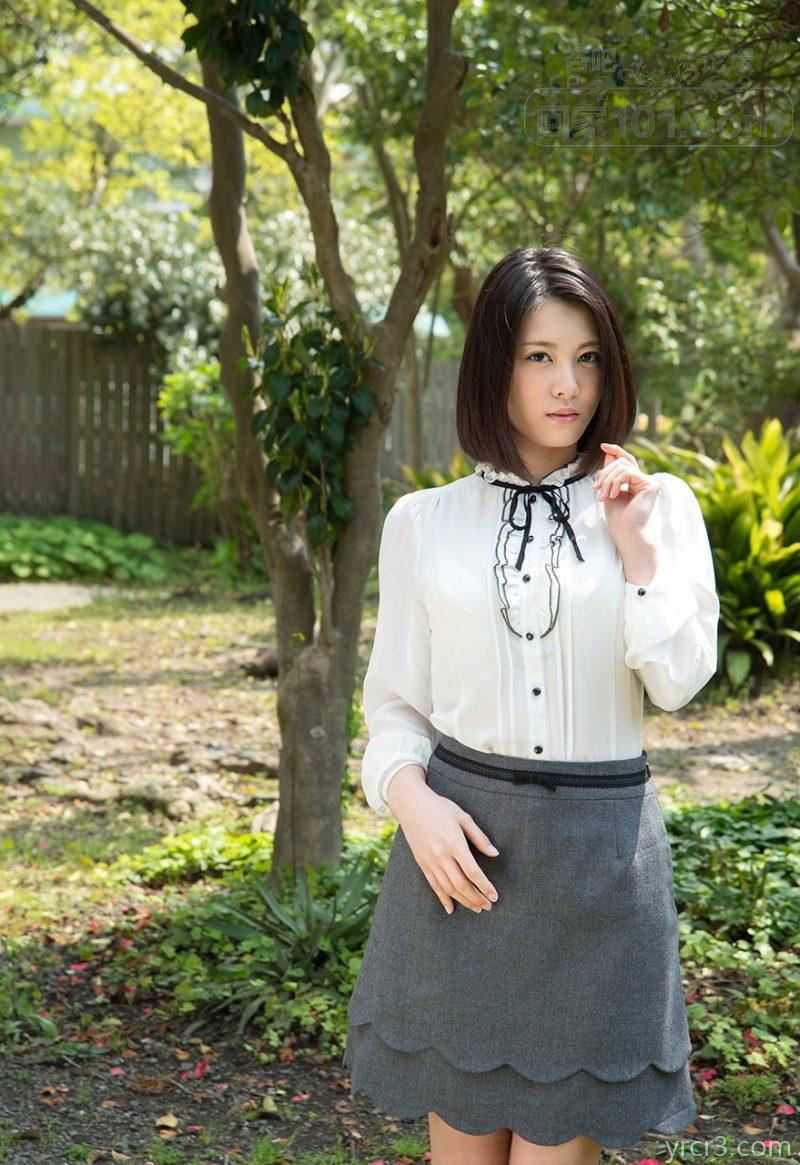 美得象一首抒情诗　全身充溢着少女的纯情　湖水般清澈的眼睛　【34P】