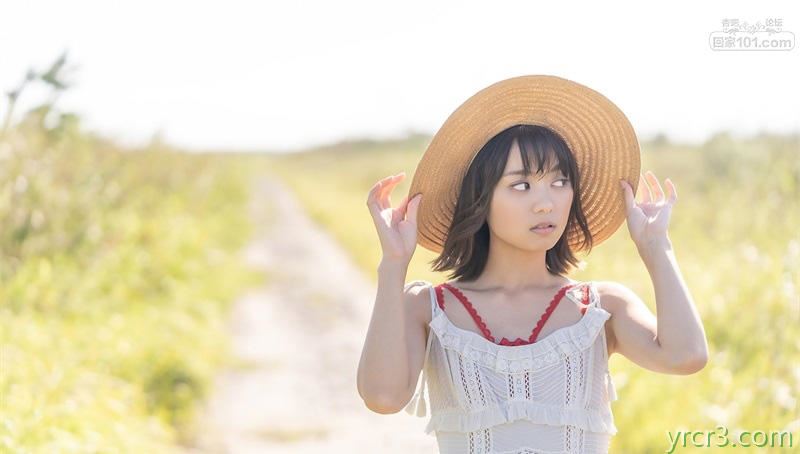黄色紧身T恤更显美女的肤皮白嫩水淋【42P】
