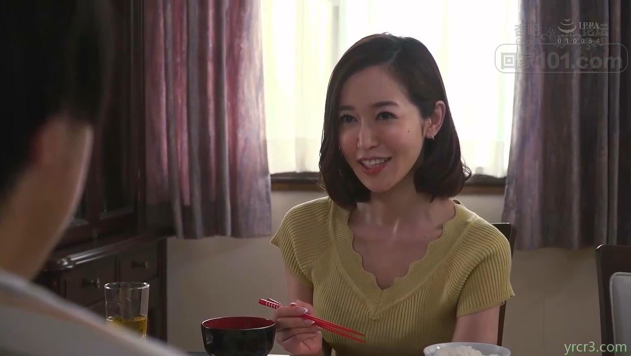**成熟性感母亲迎接儿子回家多年欲望得到释放【29P】