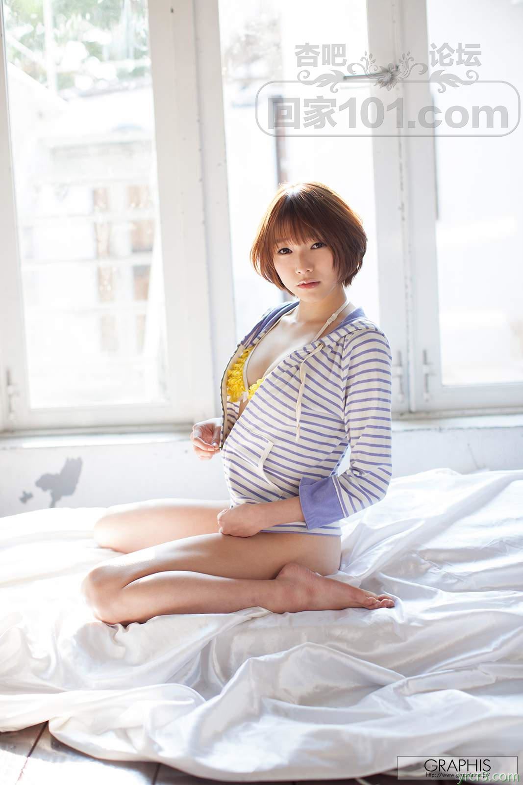 黄色内衣装短发美少妇窗边大床上香艳肉体吸睛【21P】