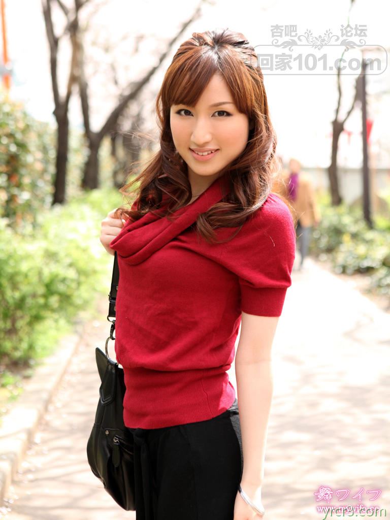 春季樱花盛开下的性感美人妻被男人搭讪宾馆啪啪【25P】