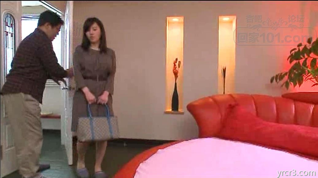 气质美少妇迫于生计宾馆援交眼镜那老板【42P】