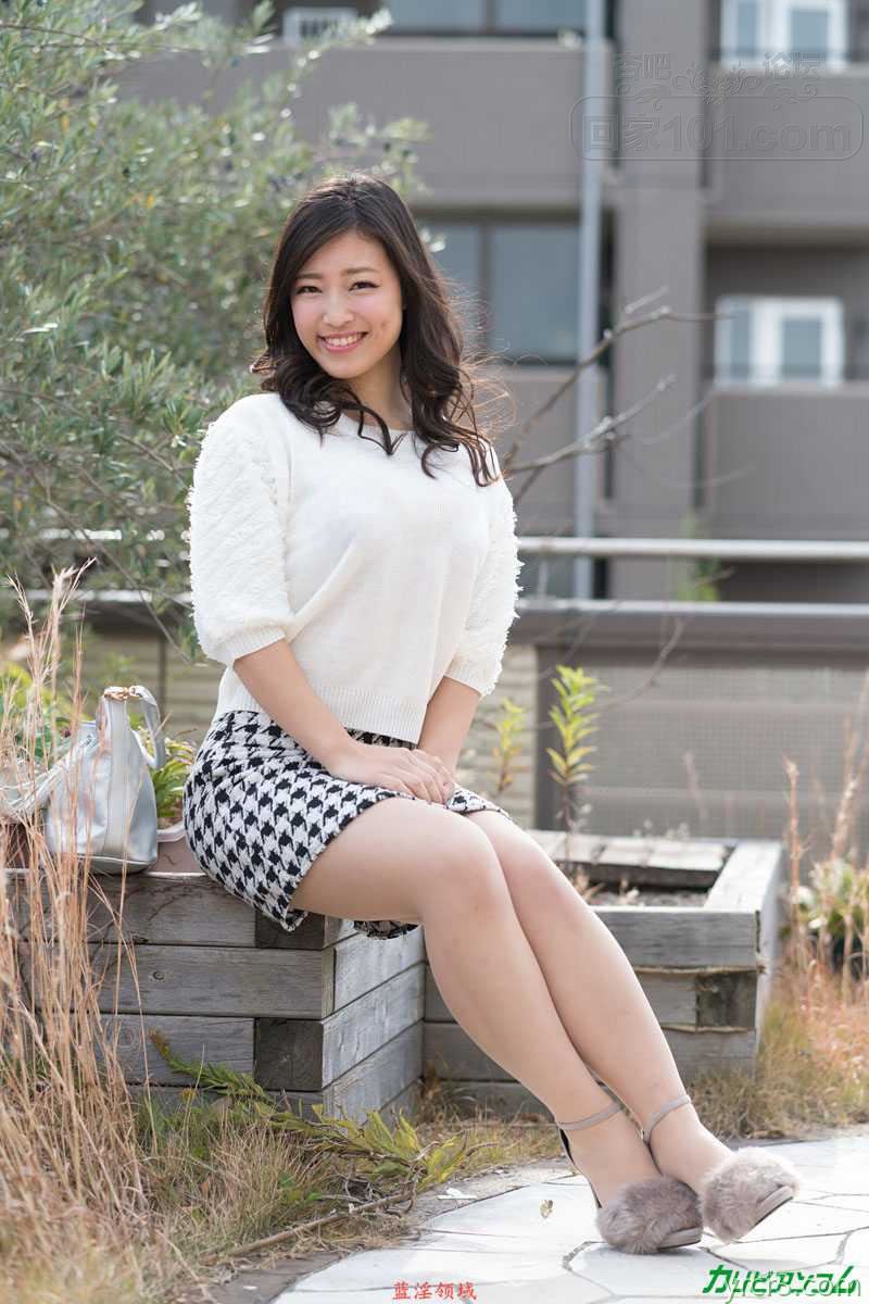 日本熟女 Chiaki Hidaka被一个小振动器一个粗糙的阴茎给玩弄了【20P】