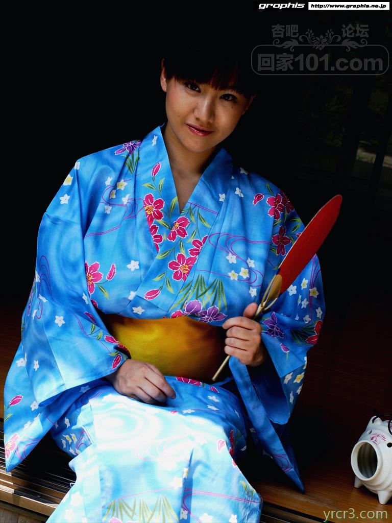 和服少女夏日木屋门口坦胸露乳双峰浑圆饱满【24P】