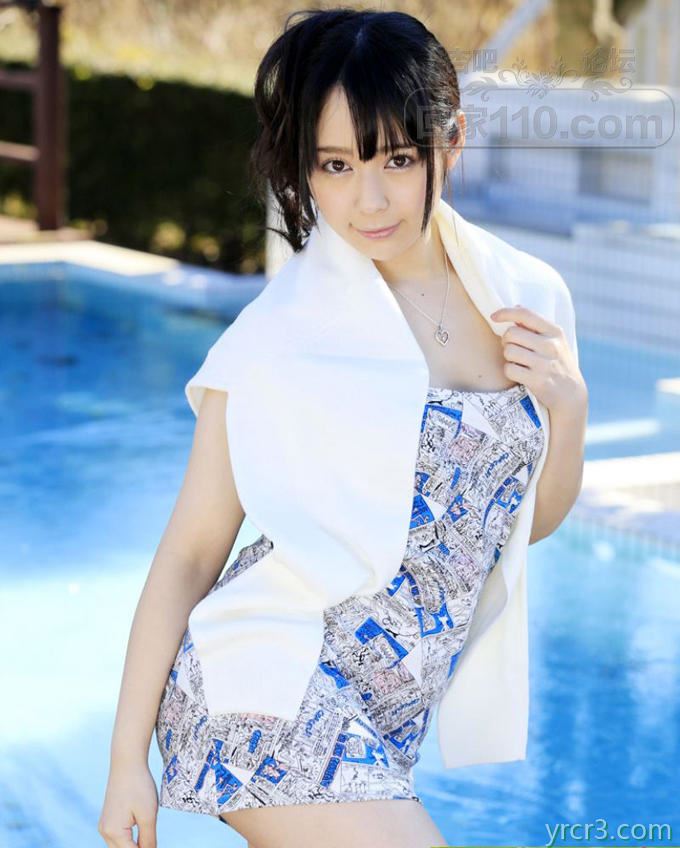 泳池里被群狼盯上的丰满少妇被群*了【25P】