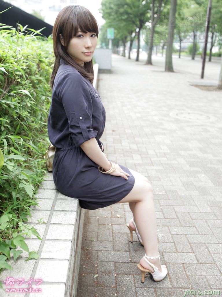 外纯内骚的新婚娇妻美惠子淫荡的秘密，在陌生人面前才会获得极致的快感【50P】