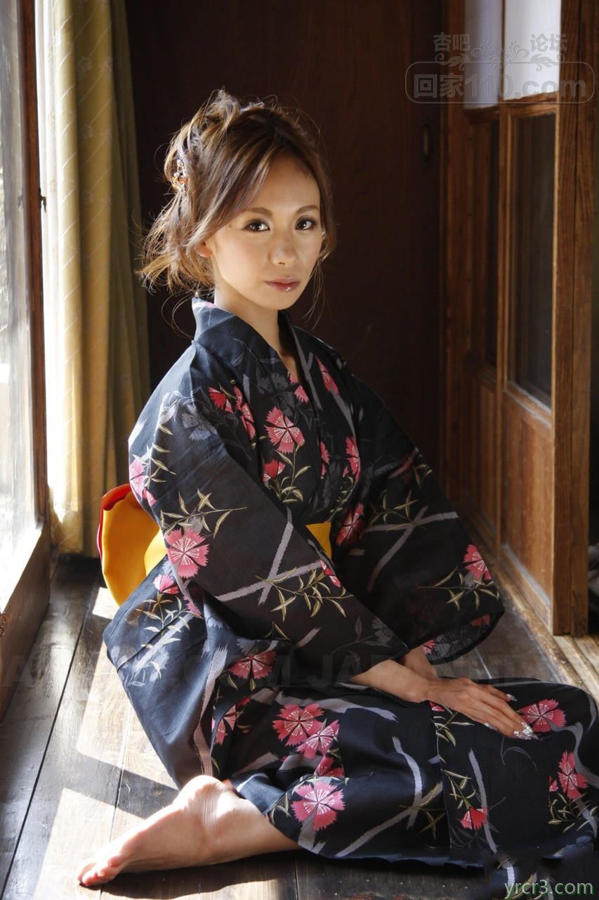 和服小美女有点成熟但是很有姿色惹人喜欢【15P】