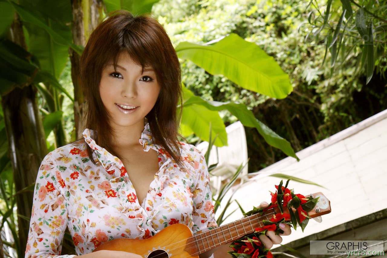 虽然黑，但气质有型的美女春咲和津实还是很受欢迎【50P】