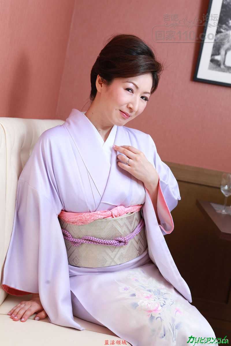 令人惊叹的日本成熟女士Hitomi Ohashi在性感性爱中极度的享受啊【20P】