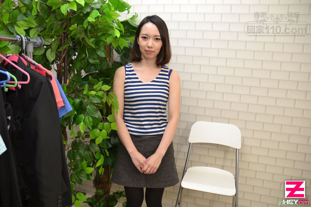 素颜短裙美少妇下海拍片导演上阵亲自试镜【19P】