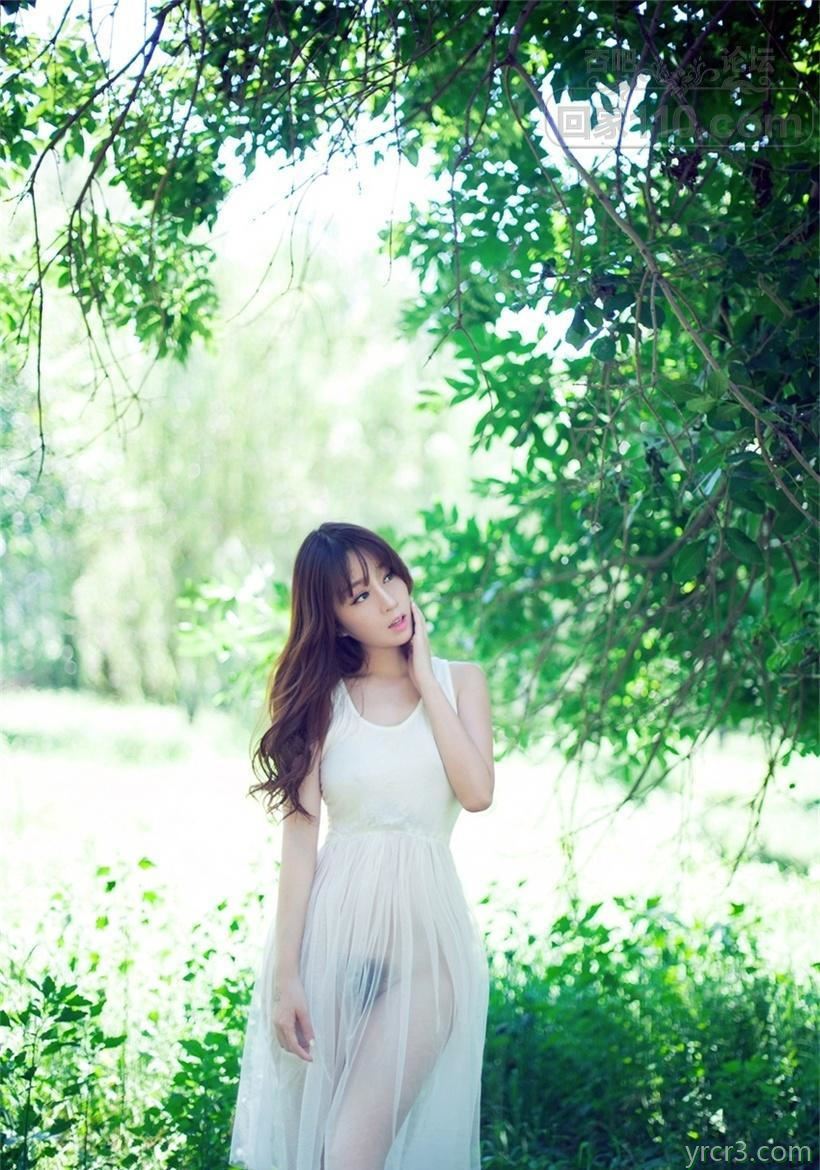 奶子超级挺拔的小嫩妹 衣服表情尽显淫荡【28P】