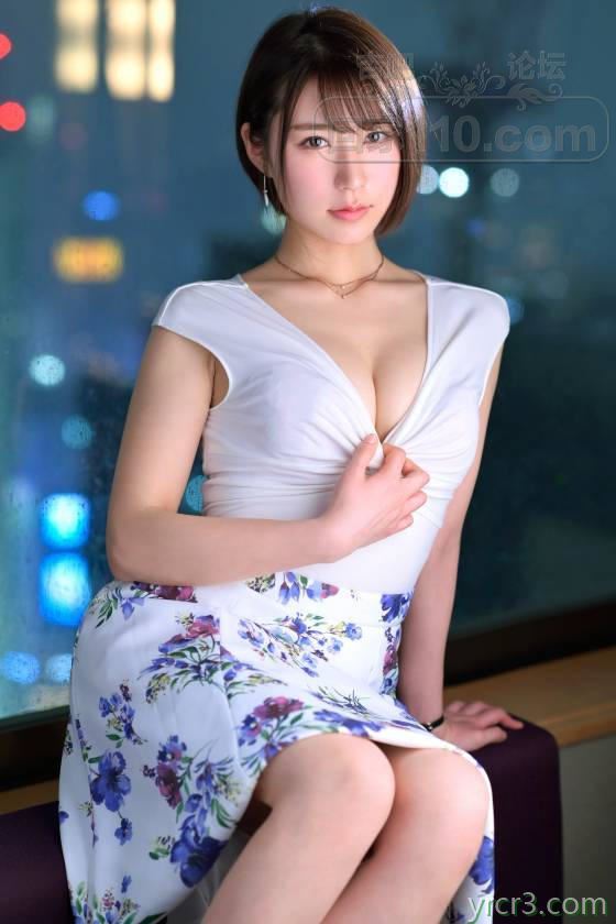 与蜂腰美臀肤白貌美气质佳的小美女在床上深入交流【14P】