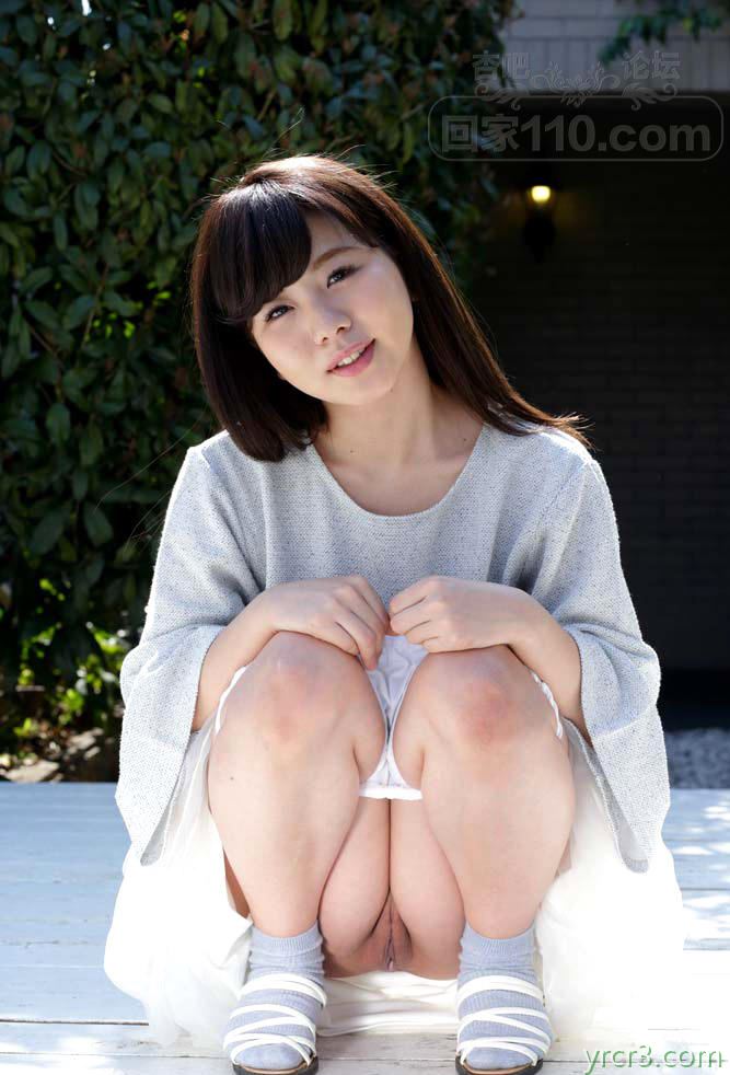 相叶夏子用手扒开她的下面露出粉嫩的小穴【27P】
