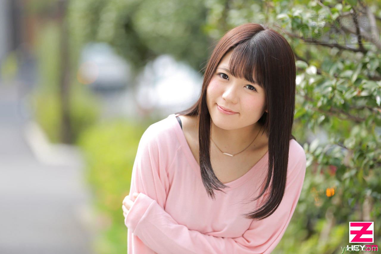 粉红长袖衫甜美少女白色小床上和男友造人活动【21P】