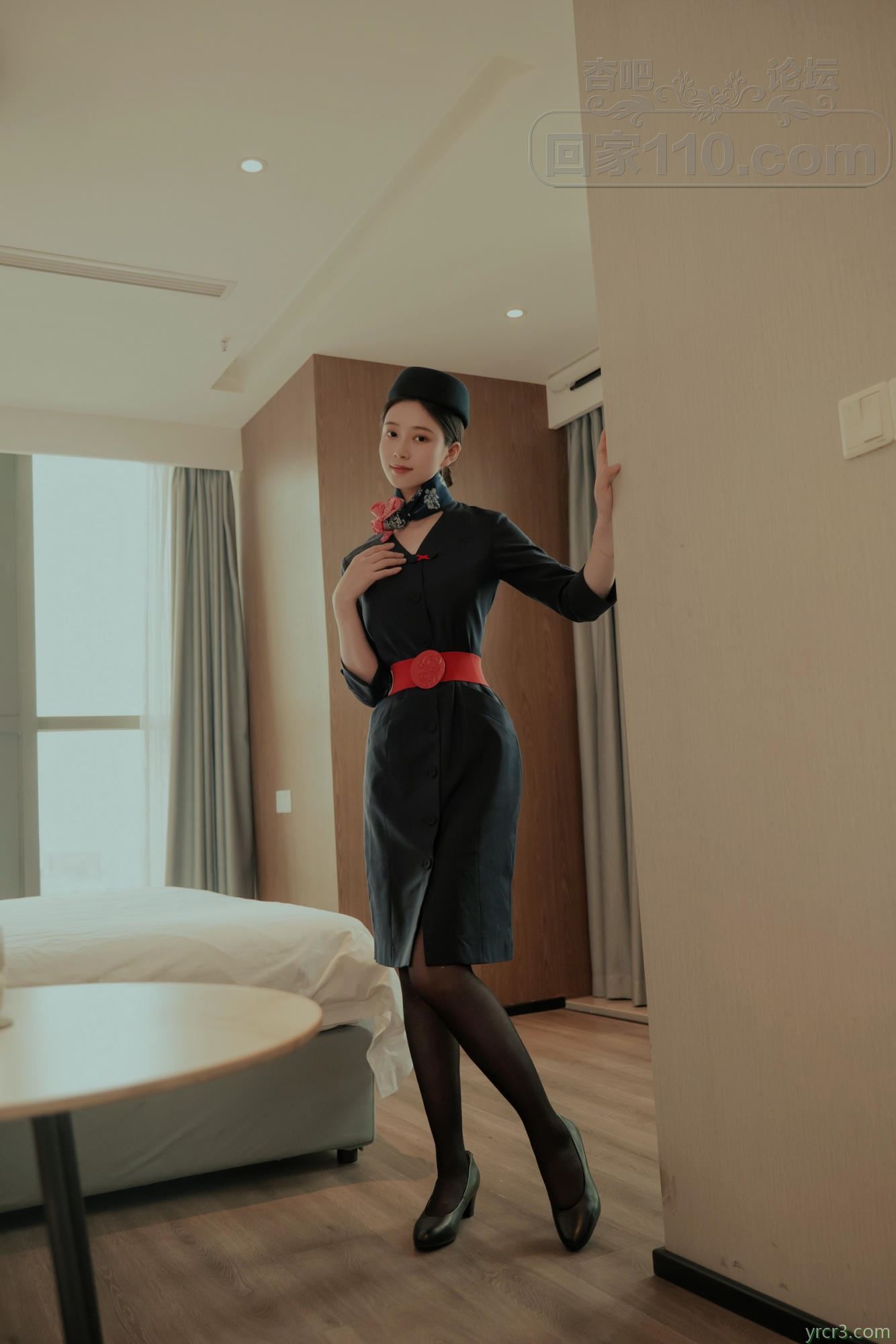 完成出乘任务后回到酒店休息的空姐年年，白白的屁股和嫩嫩的乳房让人直咽吐沫【44P】