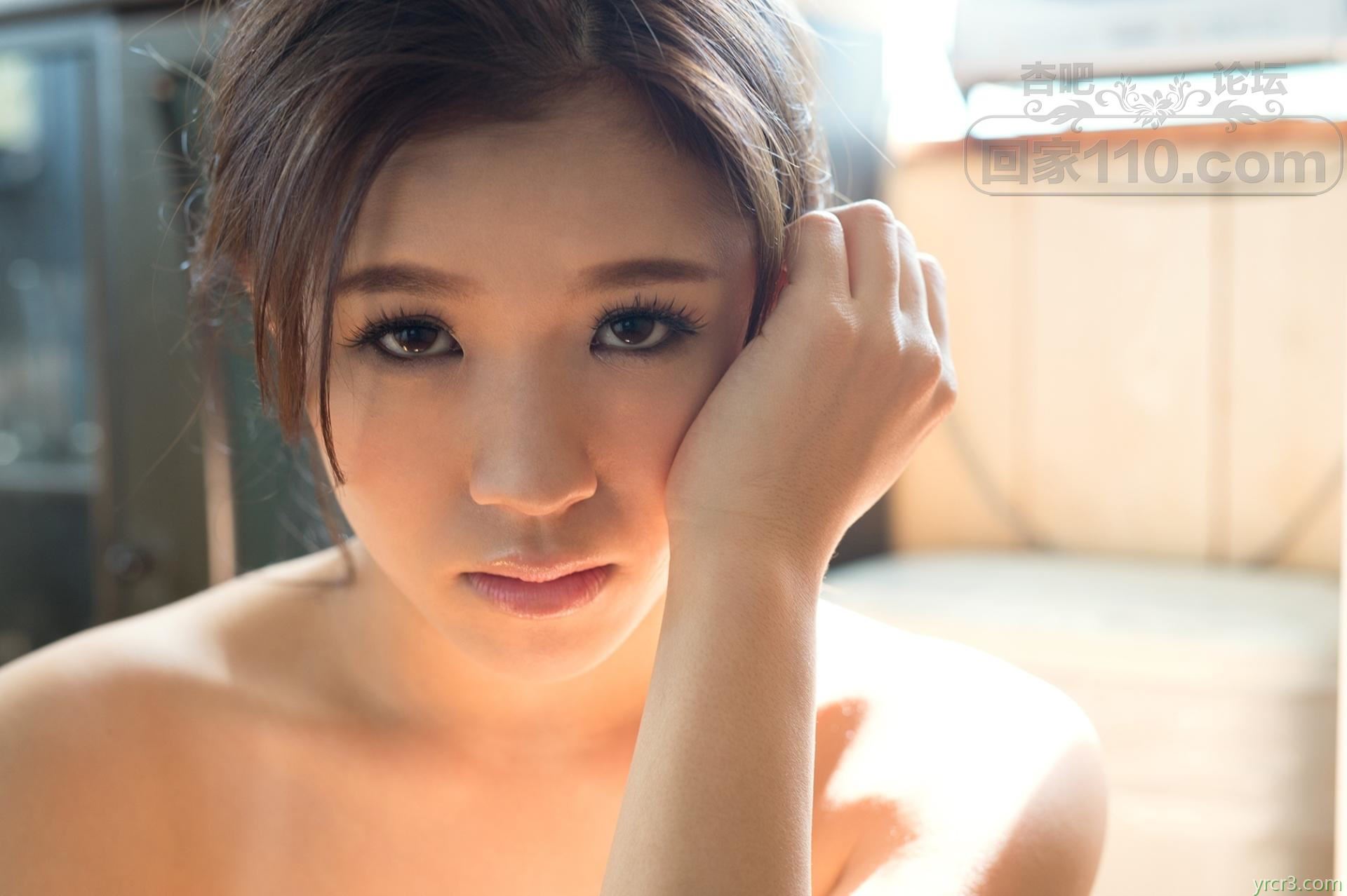 奶量十足的巨乳尤物 内衣都只能穿薄的 不然就爆了【50P】