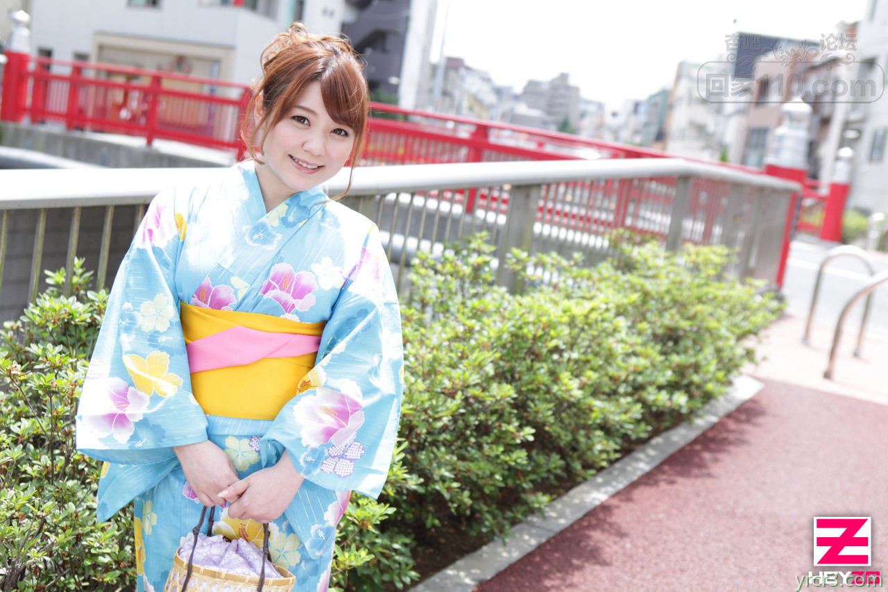 蓝花色和服性感小美女街上被痴汉搭讪带回家扒光操【21P】
