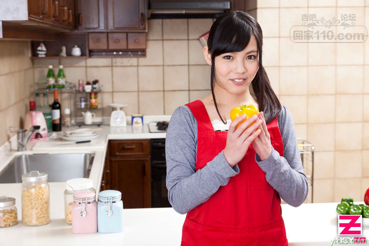 居家少妇发骚，被老公带个同事回来搞她【20P】