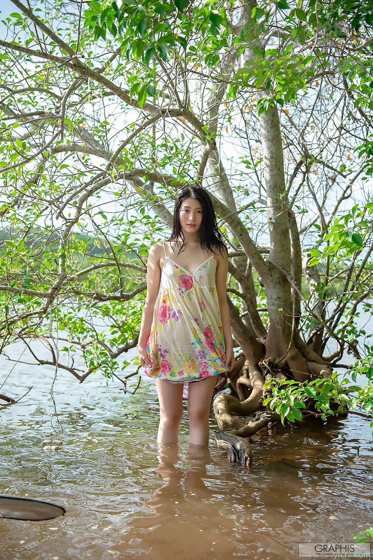 花色吊带裙少女野外河中湿身沐浴出水芙蓉【14P】
