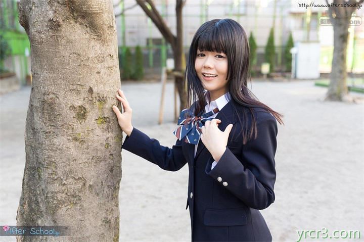 饥渴的亚洲女学生摆脱裙子炫耀她的屁股和阴部【16P】