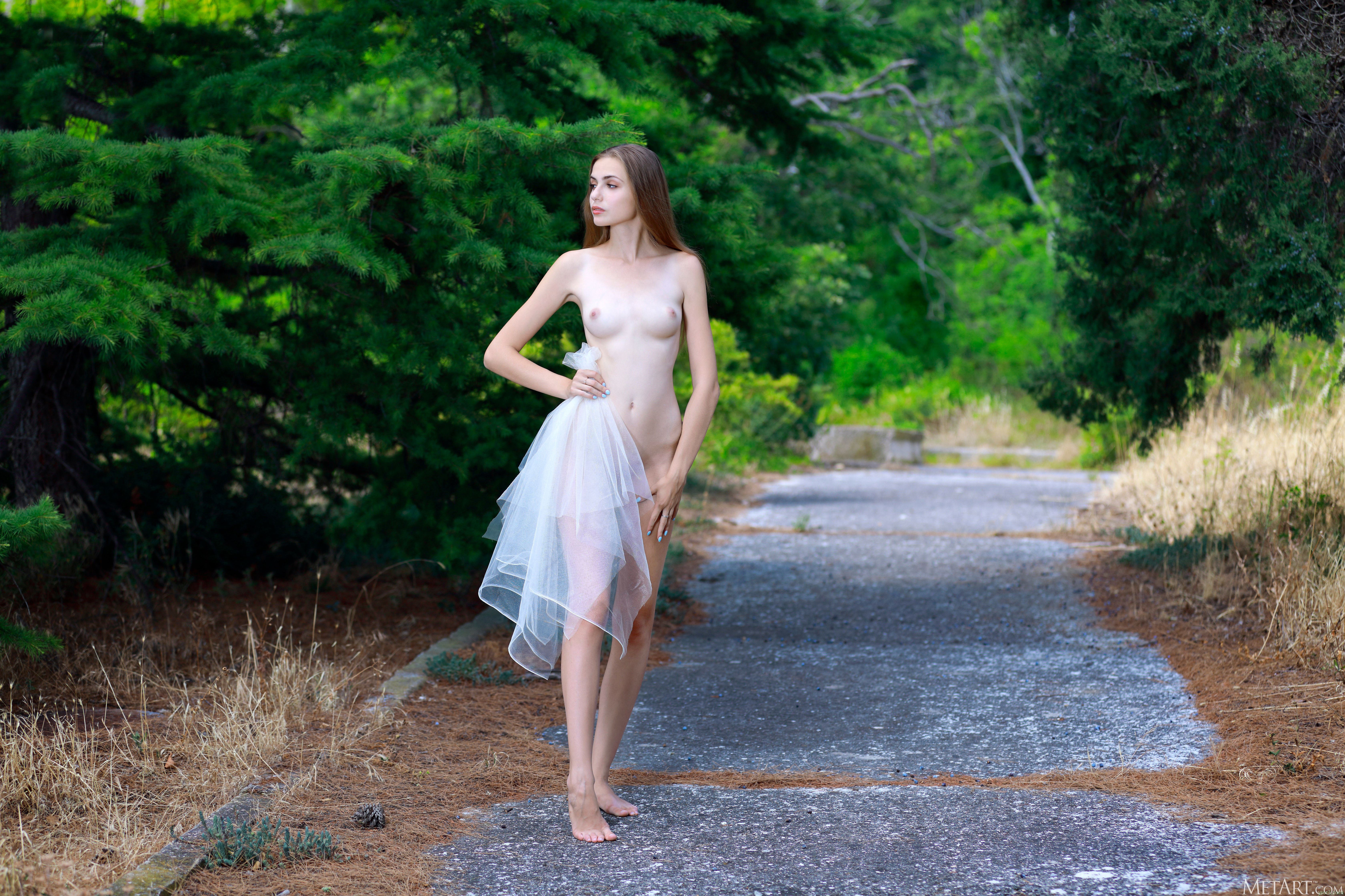 薄纱披身的俄罗斯靓妹 MetArt